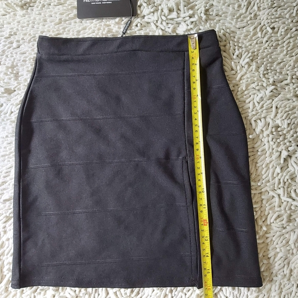 PrettyLittleThing black mini skirt- size 2 - Picture 6 of 6